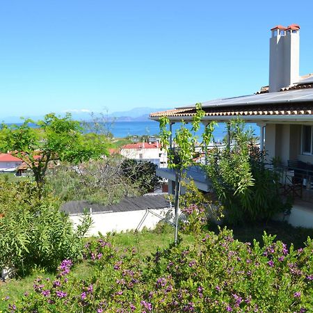 Corinthian Sun - Vacation Home Bagian luar foto