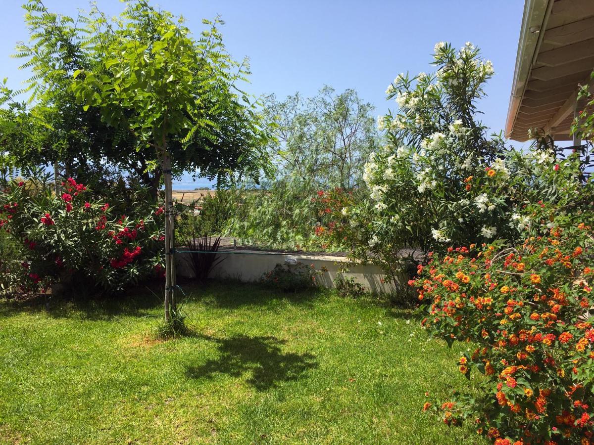 Corinthian Sun - Vacation Home Bagian luar foto