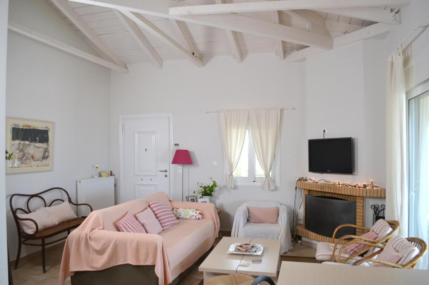 Corinthian Sun - Vacation Home Bagian luar foto
