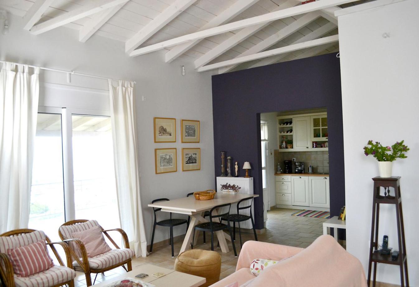 Corinthian Sun - Vacation Home Bagian luar foto