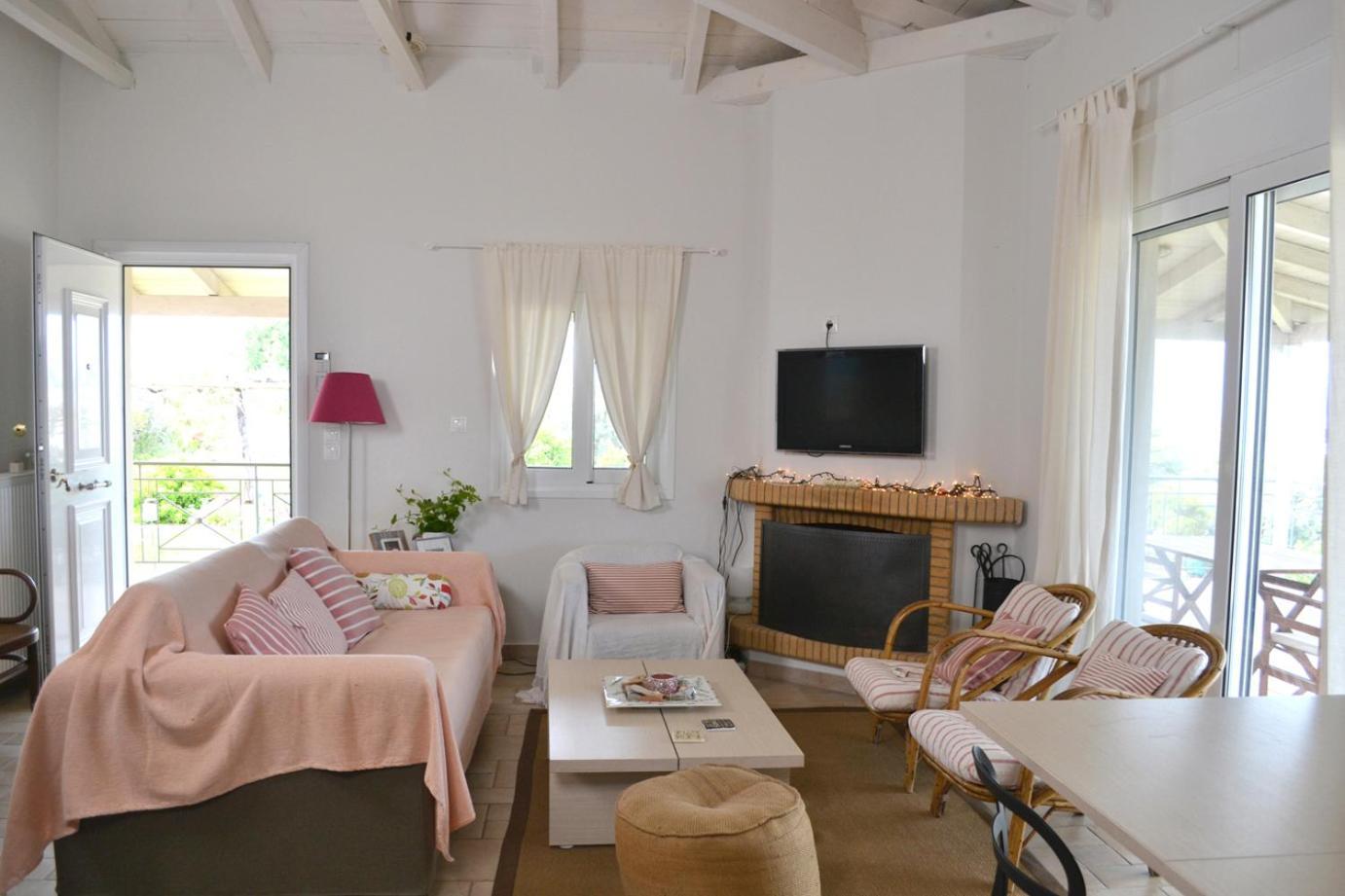 Corinthian Sun - Vacation Home Bagian luar foto