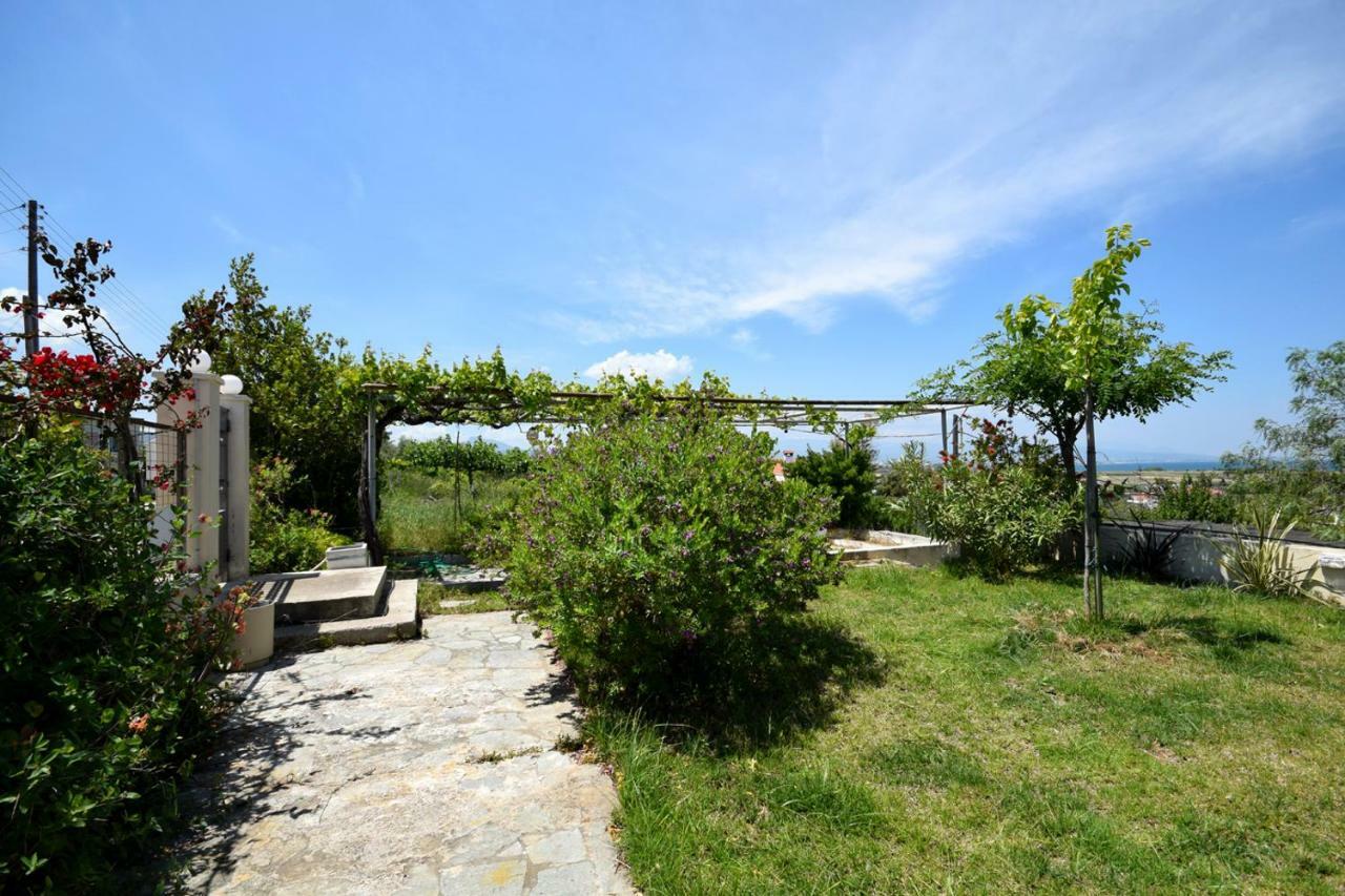 Corinthian Sun - Vacation Home Bagian luar foto