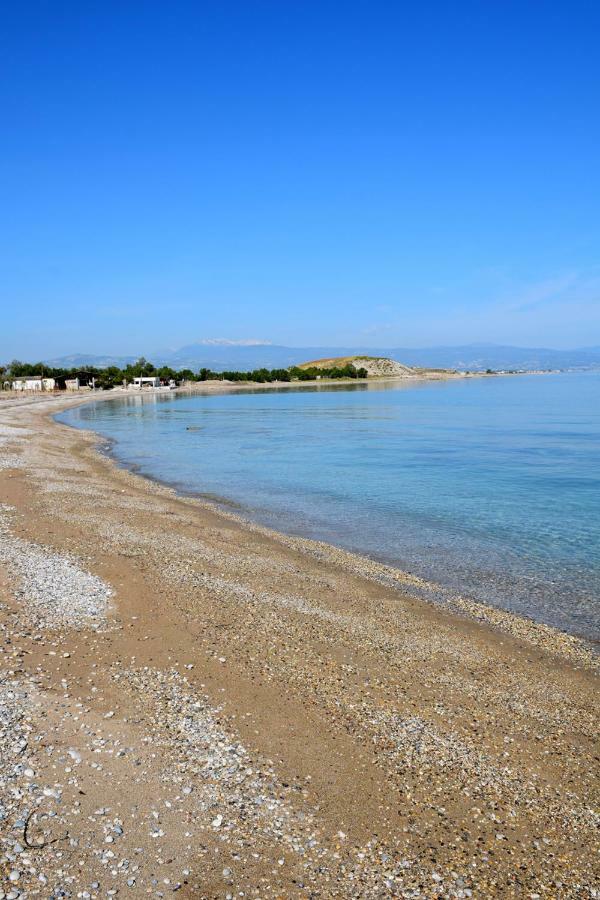 Corinthian Sun - Vacation Home Bagian luar foto