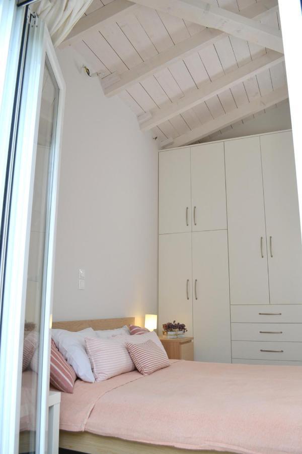Corinthian Sun - Vacation Home Bagian luar foto